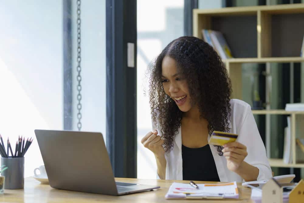 Business Credit Score Explained (PAYDEX, Intelliscore, SBSS)